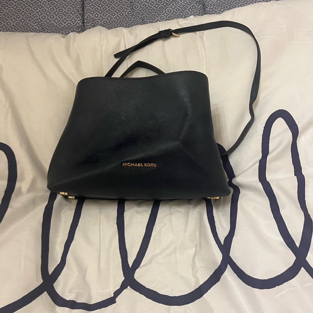 Michael Kor's handbag navy blue